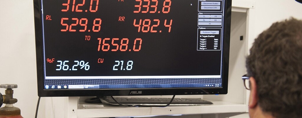 赛车数据：提升车辆性能和赛车手的表现。