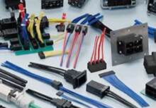 白色背景中的各种 Dynamic 弹簧夹连接器