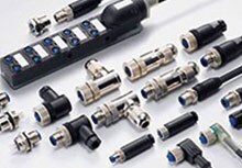 白色背景中的 M8/M12 连接器