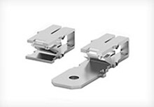 白色背景中的两个 MAG-MATE 端子