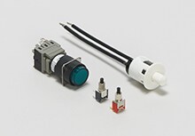 白色背景中的照明按钮开关